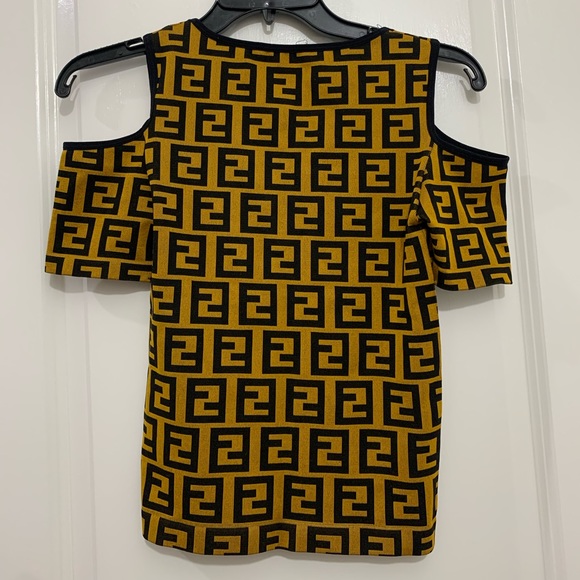 Cold shoulder cutout top spandex material S/M - Picture 2 of 3